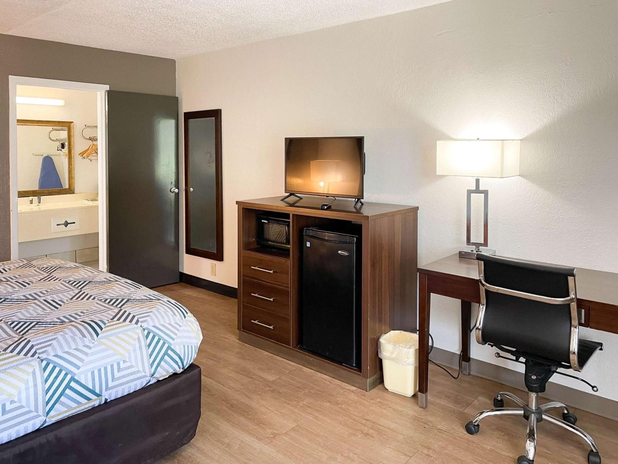 Motel 6 Opelika Al Екстериор снимка